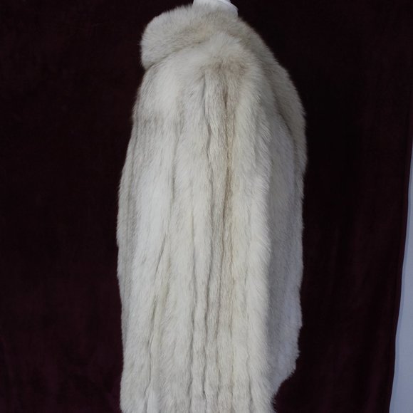#232 Saga Fox fox fur coat - Picture 5 of 8